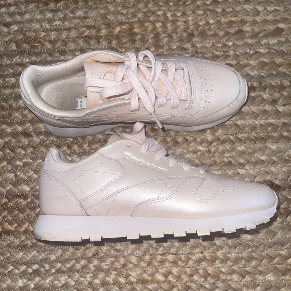 Pink Reebok classic sneakers size 6 rarely used